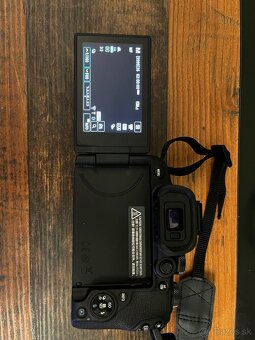 Canon EOS R10 + 3 objektívy + adaptér - 4