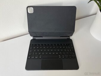 Predám iPad Pro 11” (4th gen.) 128gb Wi-Fi a Magic Keyboard - 4