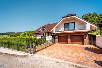 CHARIZMATICKÝ DOMOV vo výbornej lokalite - 4