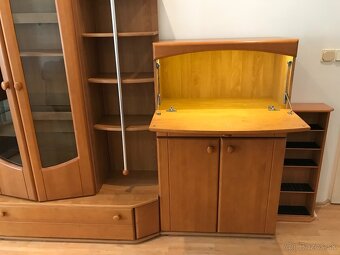 OBÝVAČKOVÁ ZOSTAVA S DVIERKAMI Z MASÍVNEHO DREVA - 4