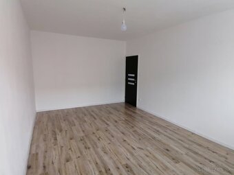 Predaj veľkého 3 izb. bytu v Leviciach - 4