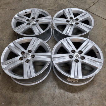 Hliníkové disky 5x114,3 R17 7J ET50 - 4