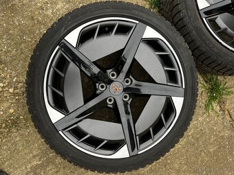 Kolesa Cupra Born 215/45 R20 - 4