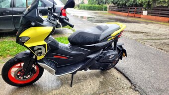 Aprilia SR GT 200 - 4