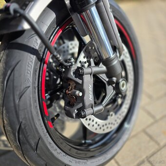 Kawasaki Z900 2025 červená - 4