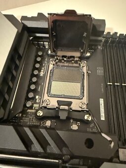 Asus rog crosshair x670e Hero - 4