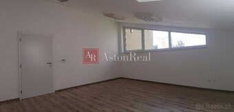 Prenájom: komerčný priestor 28 m2, v centre B. Bystrice, Nám - 4