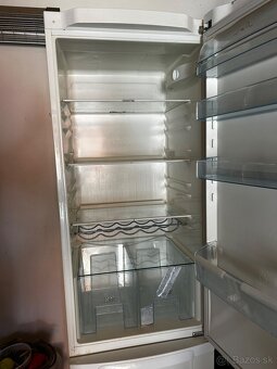 Predám chladničku s mrazničkou Electrolux ERB40003W8 - 4