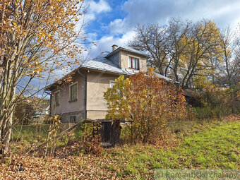 Dom v pôvodnom stave na krásnom pozemku (2130m2) v malej d - 4