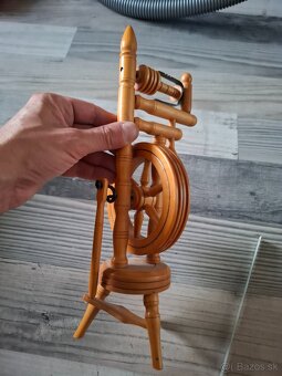 Drevená dekorácia Kolovrátok - 4