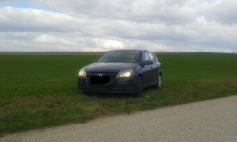 Opel Astra H hatchback benzín manual - 4