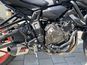 Yamaha MT-07 2019,plus prilba Scorpion(čierna) - 4