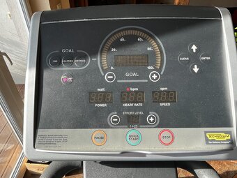 Technogym eliptický trenažér - 4