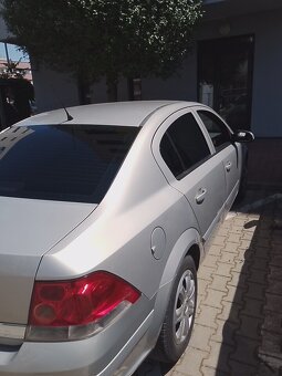 Opel astra h sedan 1,6 85kw - 4