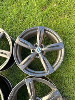 Predám sadu Audi R20 - 4