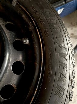 4 zimné pneu GOODYEAR obuté na oceľových diskoch - 4