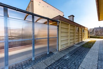 Predám vináreň s dvomi garážami - 4