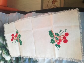 Látky na predaj,vyšívané prestierania - 4