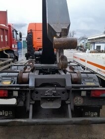 hákový nakladač na prep.kontajnerov MAN - 4