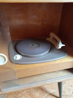 Skriňový gramofón - 4