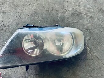 BMW e90 ĽAVÉ PREDNÉ SVETLO HALOGEN - 4
