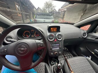 Predám Opel Corsa r.v. 2011 6st. manuál 70kW - 4