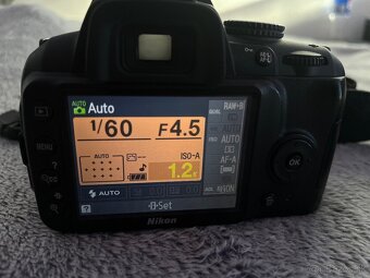 Nikon D3000 - 4