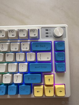 3x klavesnica Eweadn, logitech, connect it - 4