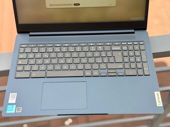 Lenovo 15,6" dotykový displej, Intel s 8GB RAM - 4