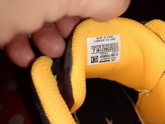 1x použité krásné kožené botasky Reebok 39 - 4
