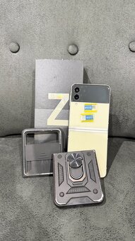 Samsung Z flip 3 - 4