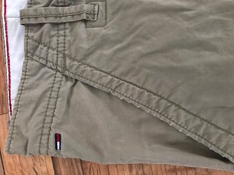 TOMMY HILFIGER originál caramel pánske capri nohavice L/XL - 4
