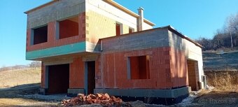Predaj 4-izbový rodinný dom (hrubá stavba) s pozemkom 585m2 - 4