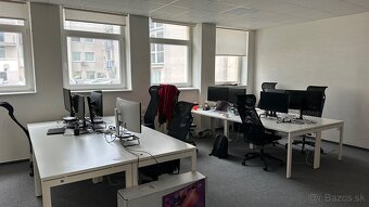 Svetlý celok kancelárií neďaleko Klientskeho centra na Trnav - 4
