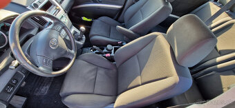 Toyota Corolla Verso 2.2 D-4D - 4