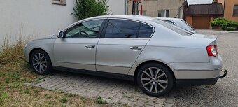 Volkswagen Passat sedan - 4