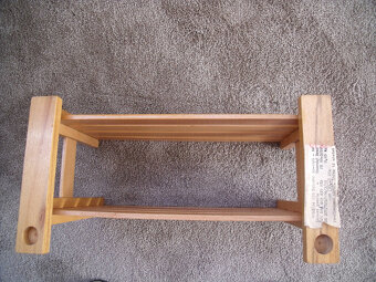 Predám dve drevené poličky, vhodné na chatu - 4