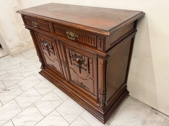 Starožitná masivní skříň - 4