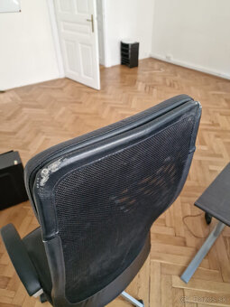 Kancelárska stolička IKEA MARKUS trochu poskodena - 4