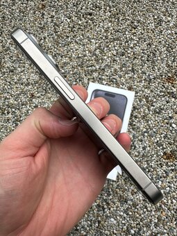 iPhone 15 pro - baterie 96% - 4