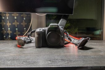 Canon EOS 80D + original battery grip + CANON EF-S 10-22 mm - 4