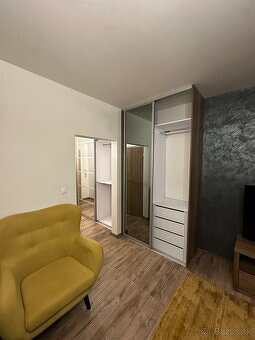 PREDÁM NADŠTANDARTNÝ, KOMPL.REKONŠ 1 IZB. BYT, 41 m2, SEKČOV - 4