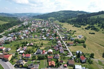 Dvojpodlažný RD s rovinatým pozemkom Staškov - všetky IS - 4