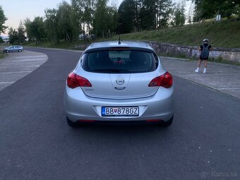 Opel Astra J SportsTourer - 4