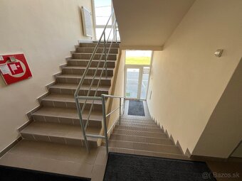 Veľký objekt s administratívnou aj skladovou časťou - 895m2 - 4