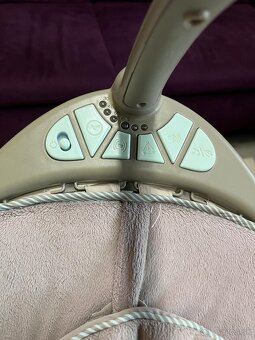 Elektrická hojdačka pre bábätka s kolotočom - 4