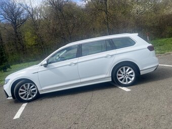 Volkswagen Passat - 4