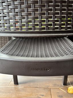 Stoličky keter a stôl z JYSK, zájradný nábytok - 4