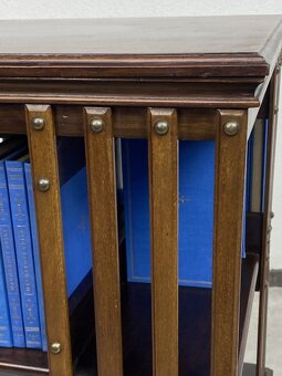 Revolverová rotačná knihovnička - 4