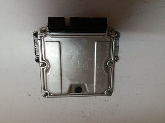 Riadiaca jednotka motora Citroen C5 2.0 HDi 0281011340 80€ - 4